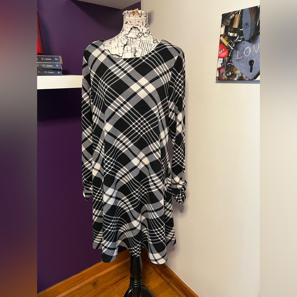 7 for $30 R&K Plaid Plus Size Long Sleeve Dress